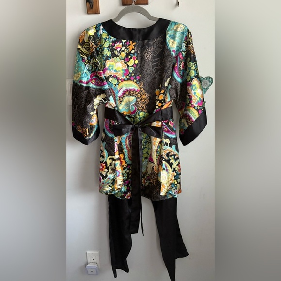 Tiffany’s Closet Colourful Kimono-Style Top and Pants Set - Picture 3 of 5